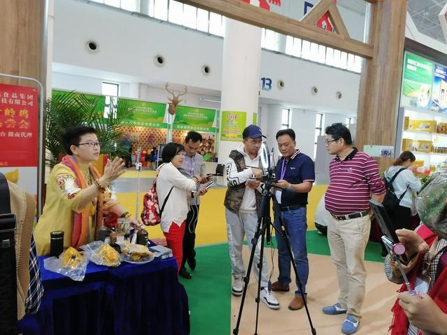 1588554388522690.jpg 人人都是自媒體時代.直播帶貨主.短視頻.直播帶貨是“買家秀.jpg