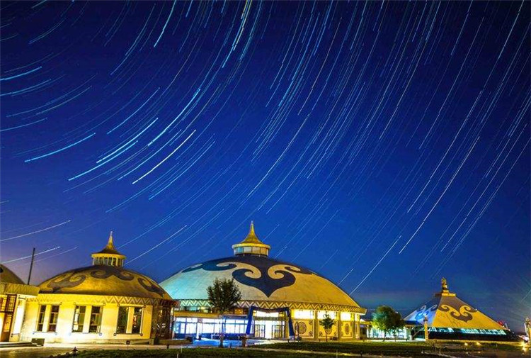 1603100591398019.jpg 鄂爾多斯市成吉思汗陵旅游區(qū)智能導(dǎo)覽系統(tǒng)上線了!包括:游覽路線推薦、語(yǔ)音講解、手繪地圖3.jpg