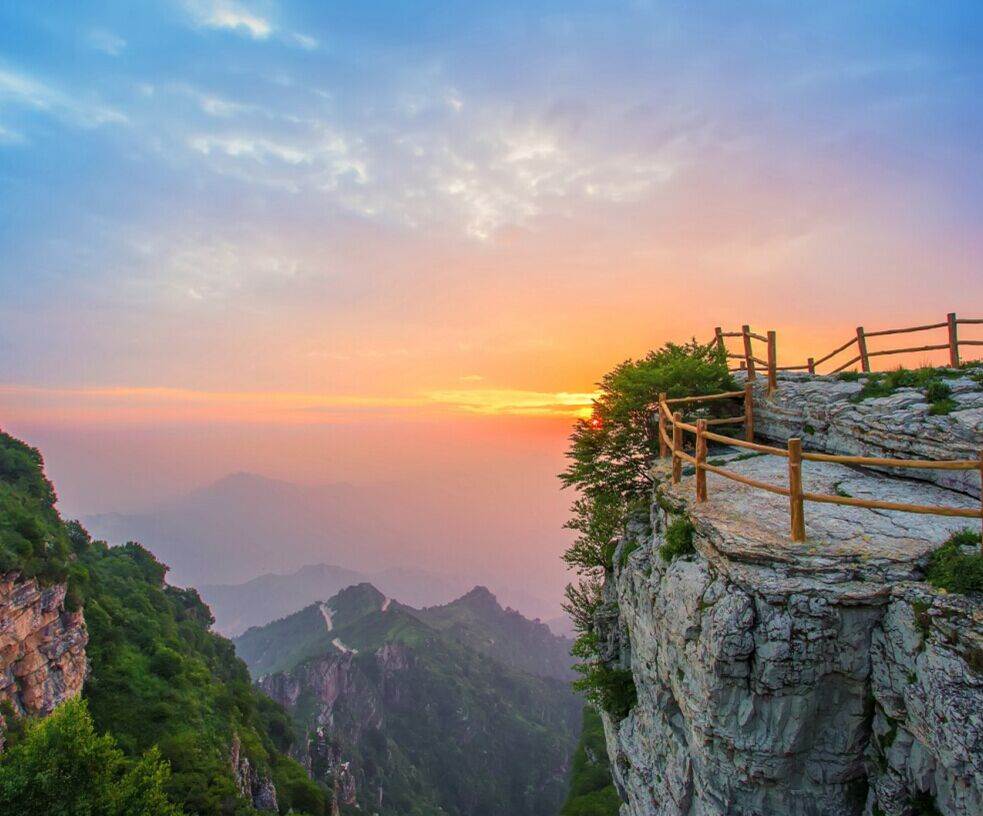 1635664399786104.jpg 白石山景區(qū)智慧導覽系統(tǒng).jpg