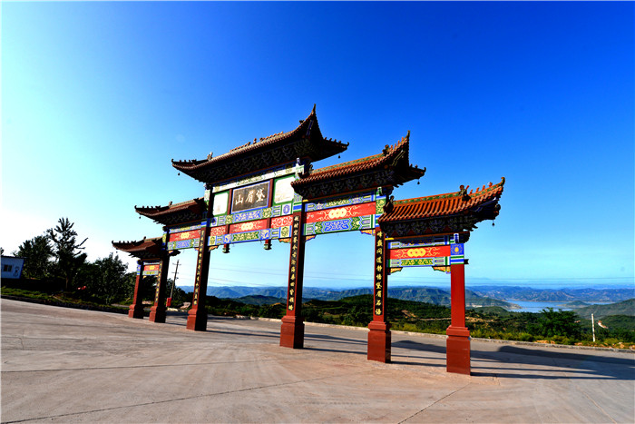 景區(qū)門票系統(tǒng)的升級改造實(shí)現(xiàn)四個現(xiàn)代化（信息化/智能化數(shù)據(jù)化/可視化.jpg