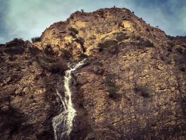 1697799625385716.png 寧夏銀川賀蘭山大峽谷旅游景區電子票分銷系統方案.png